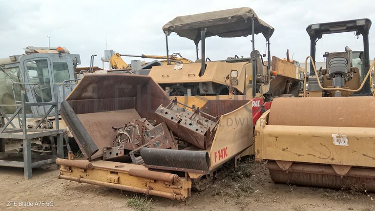 Espalhadoras-Acabadoras Asfalto 18 T DYNAPAC F 141 C (1)