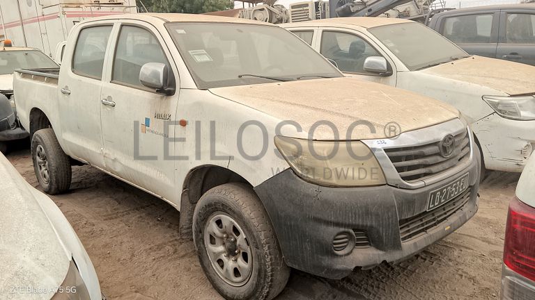 6 TOYOTA HILUX
