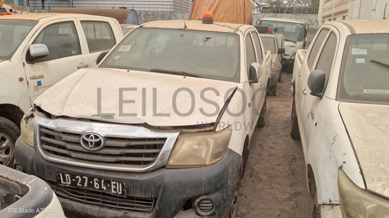 6 TOYOTA HILUX