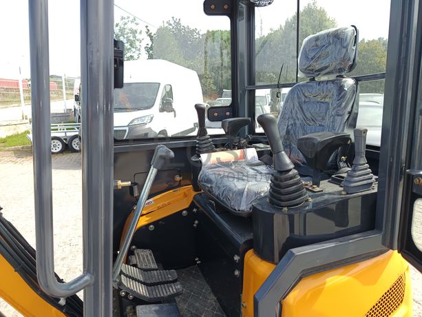 Mini Giratória Infront YFE16 · Ano 2022