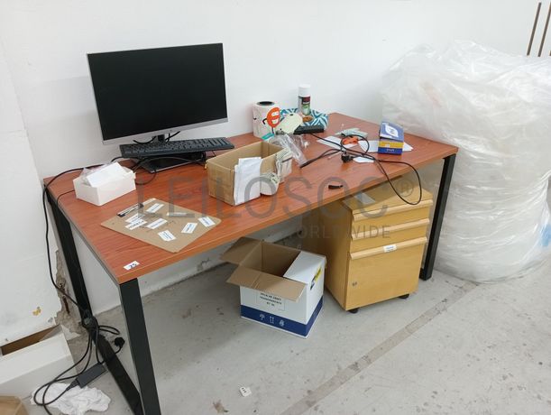 Equipamentos para a Indústria Têxtil · Escritório