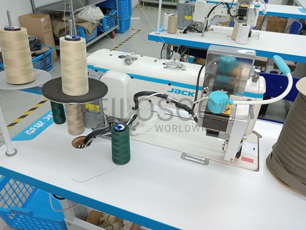 Equipamentos para a Indústria Têxtil · Escritório