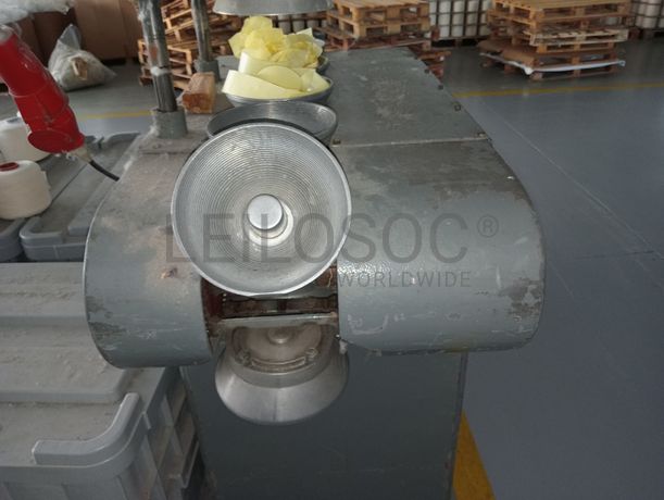 Máquina de comprimir cones