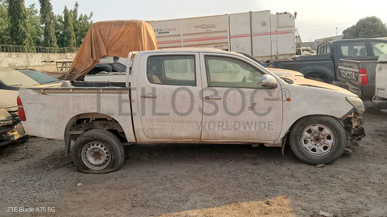 2 TOYOTA HILUX 4*4 CD STD 5L