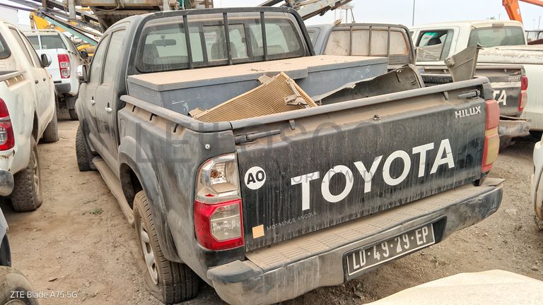 2 TOYOTA HILUX 4*4 CD 5L