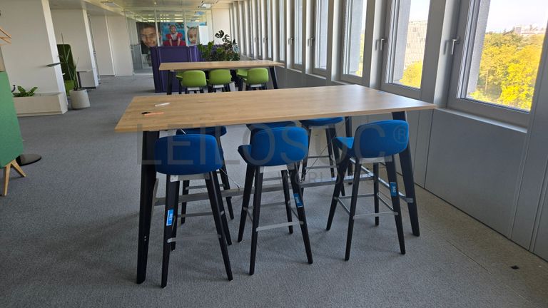 1 Table haute + 6 Chaises hautes