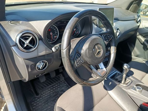 Mercedes-Benz B180 · Ano 2015