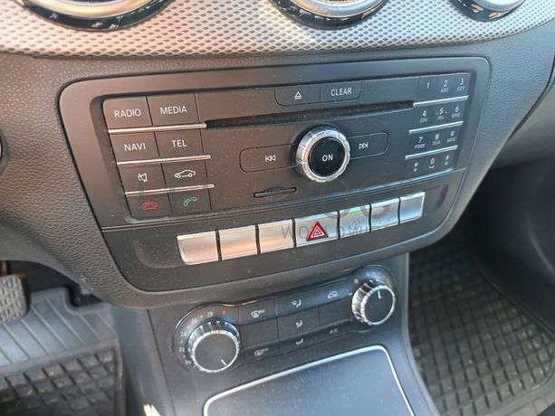 Mercedes-Benz B180 · Ano 2015