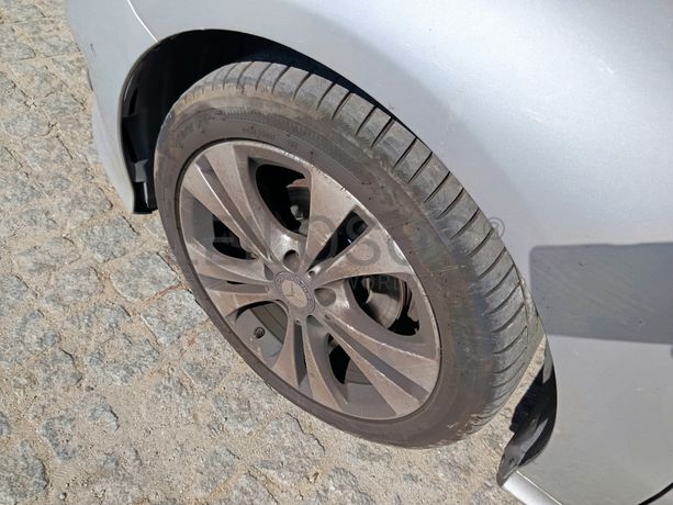 Mercedes-Benz B180 · Ano 2015