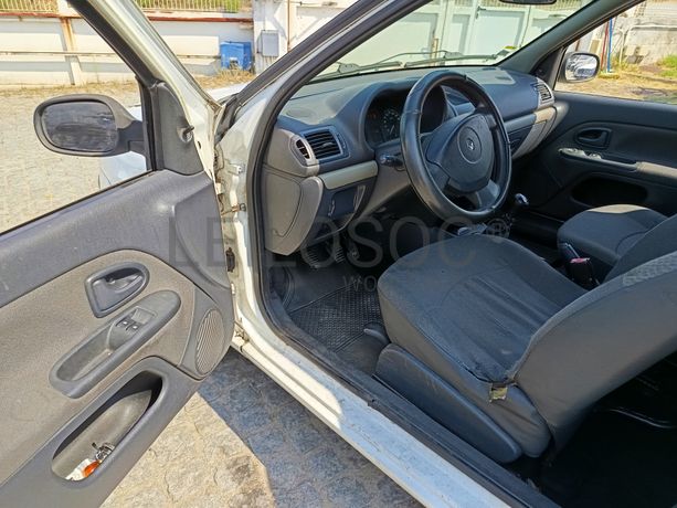 Renault Clio · Ano 2005