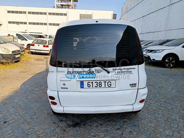 Toyota Yaris · Ano 2002