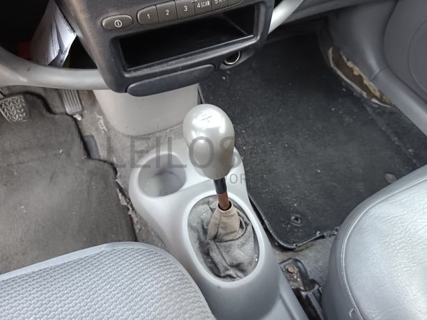 Toyota Yaris · Ano 2002