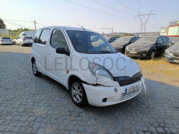 Toyota Yaris · Ano 2002