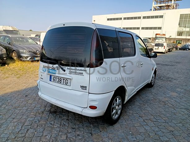 Toyota Yaris · Ano 2002