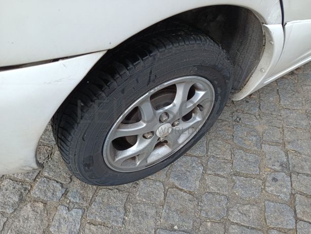 Toyota Yaris · Ano 2002