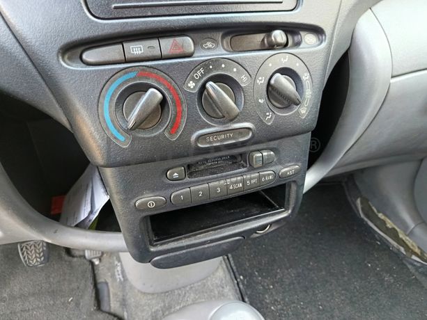 Toyota Yaris · Ano 2002