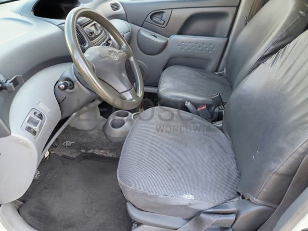 Toyota Yaris · Ano 2002