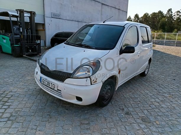 Toyota Yaris · Ano 2002