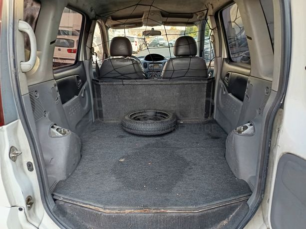 Toyota Yaris · Ano 2002