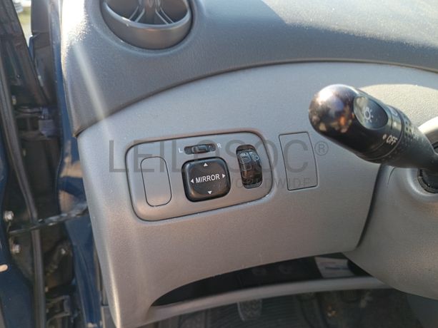 Toyota Yaris · Ano 2003