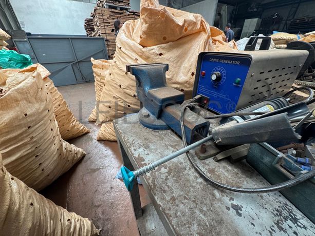 Banca e Mesa com Torno · Carrinhos de transporte