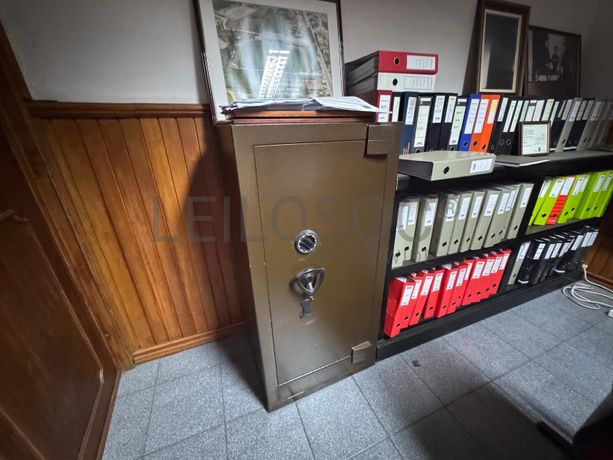 Mobiliário e Equipamentos de Escritório