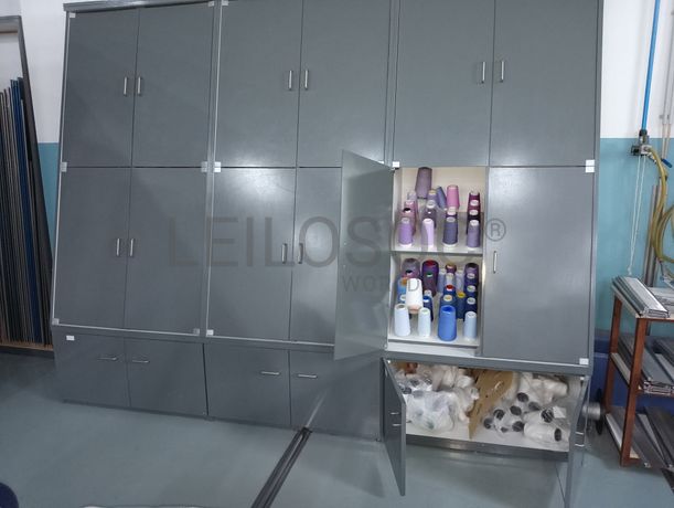 Máquina de encher carretos · Armários