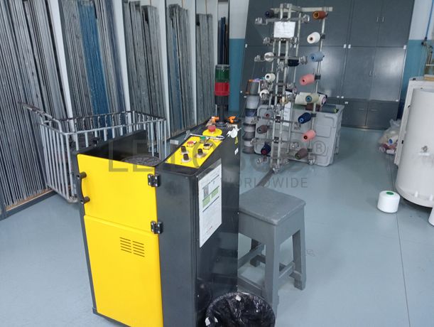 Máquina de encher carretos · Armários