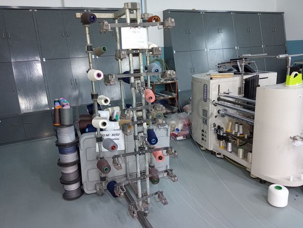 Máquina de encher carretos · Armários