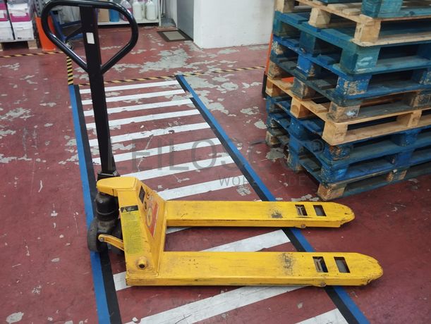 Porta paletes e Carrinhos de mercadorias