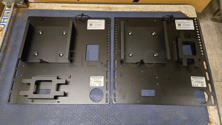 2 Supports Crestron UC-BRKT-200-S-T-ASSY