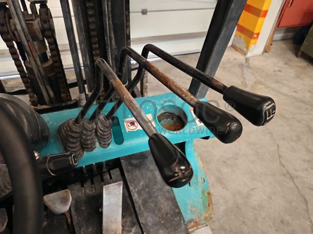 Empilhador Feeler FD30 · Ano 2019