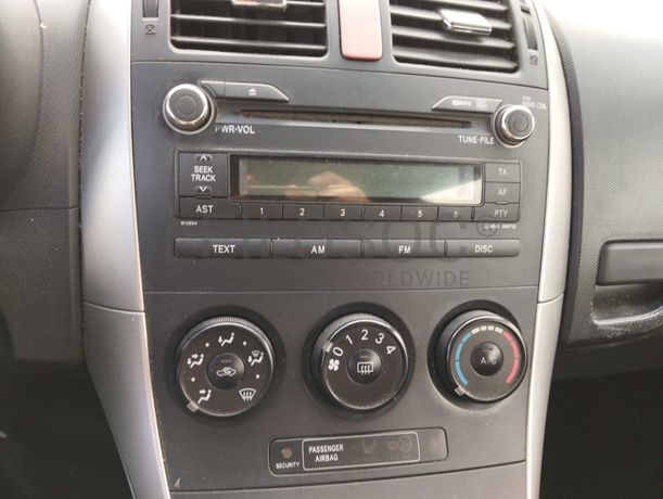 Toyota Auris 1.4 D-4D · Ano 2008