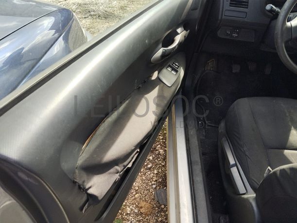 Toyota Auris 1.4 D-4D · Ano 2008