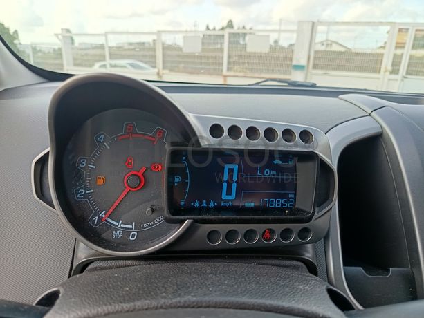 Chevrolet Aveo · Ano 2013