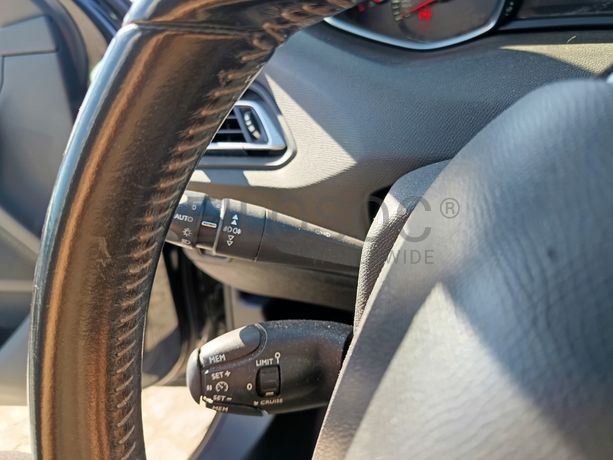 Peugeot 308 · Ano 2015