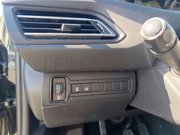 Peugeot 308 · Ano 2015