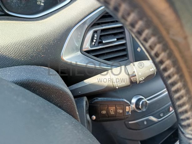 Peugeot 308 · Ano 2015