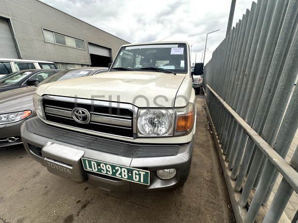 TOYOTA LAND CRUISER