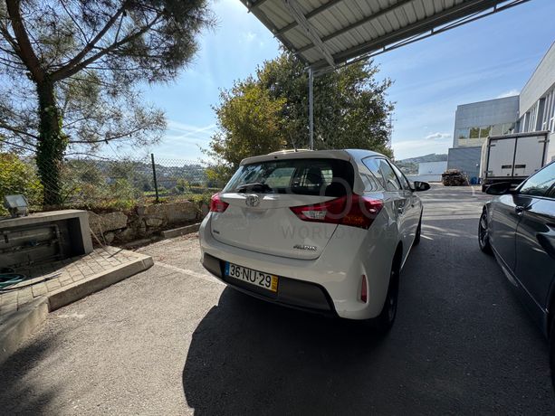 Toyota Auris · Ano 2013