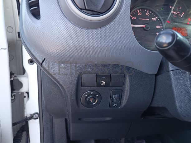 Peugeot Partner · Ano 2013