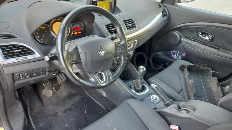 Megane Sport Tourer 1.5 DCi · Ano 2015