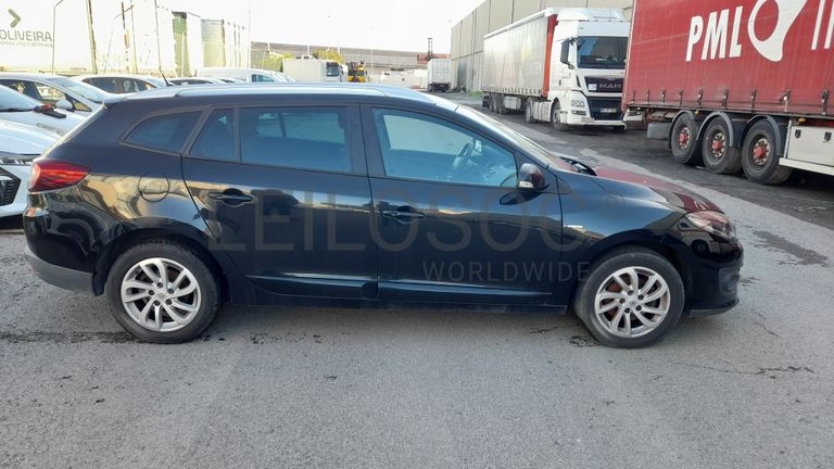 Megane Sport Tourer 1.5 DCi · Ano 2015