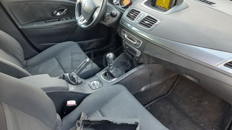 Megane Sport Tourer 1.5 DCi · Ano 2015