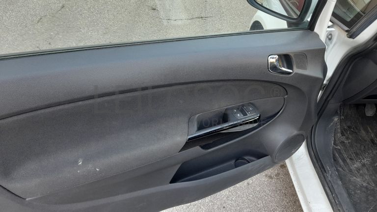 Opel Corsa Van 1.3 CDTi · Ano 2014