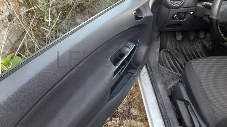 Opel Corsa Van 1.3 CDTi · Ano 2013