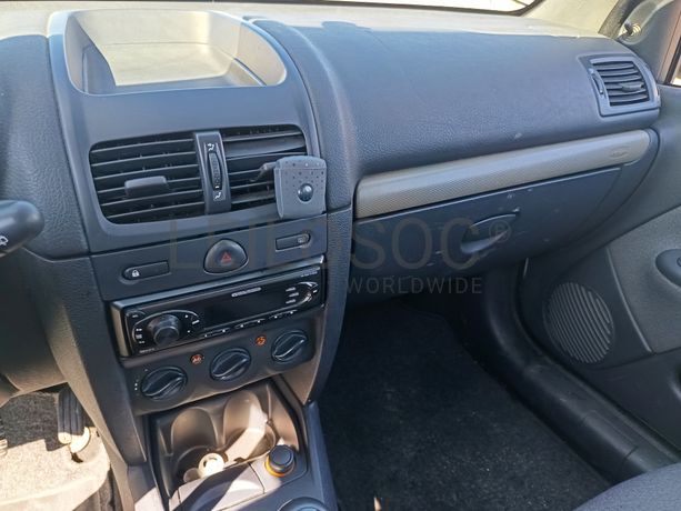 Renault Clio · Ano 2005