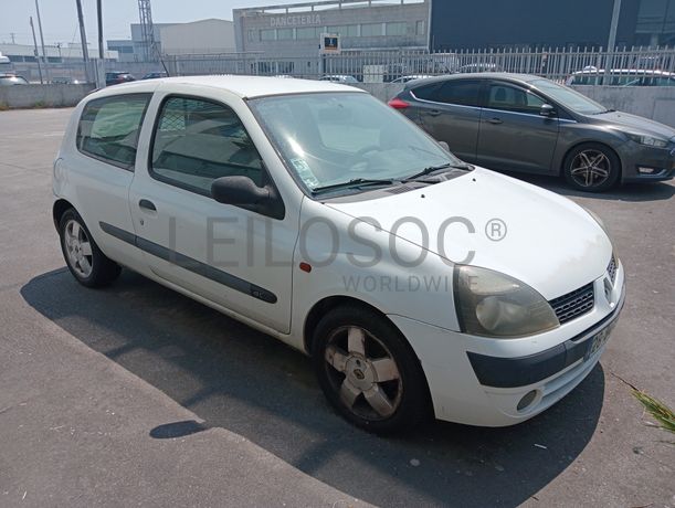 Renault Clio · Ano 2001