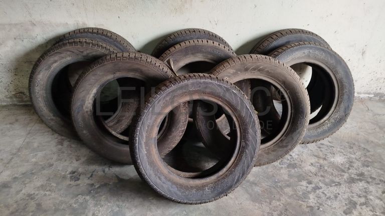 Pneus com diversas marcas