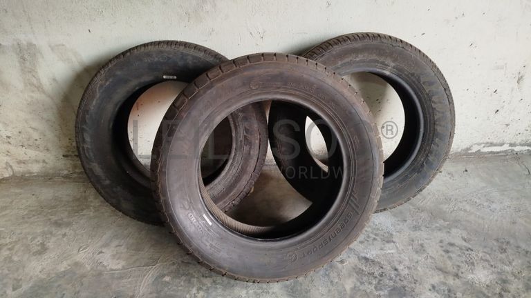 Pneus com diversas marcas